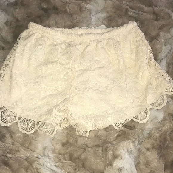 White Lace Shorts - Picture 2 of 3